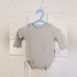 🇨🇦 Belan j Bamboo Soft Sage Green Infant Bodysuit